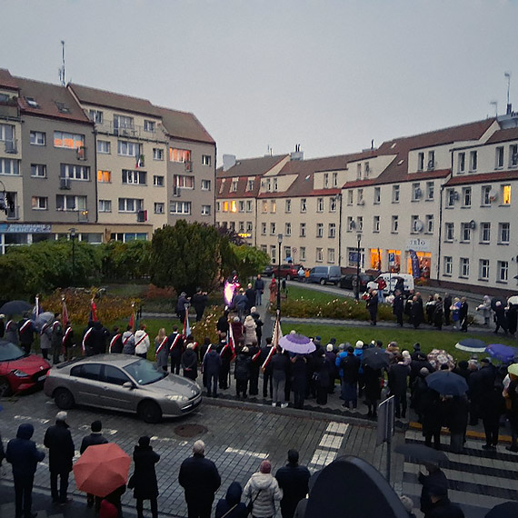 Kamień Pomorski uczcił 107. rocznicę odzyskania niepodległości w biało-czerwonym klimacie