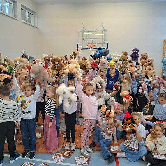 Pasowanie na czytelnika i midzynarodowy dzie pluszowego misia w Dziwnowie