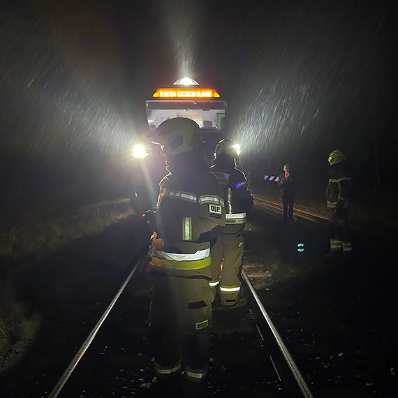 Potrcenie 67-latka przez pocig w Kodrbku. Straacy z OSP Koczewo udzielili natychmiastowej pomocy