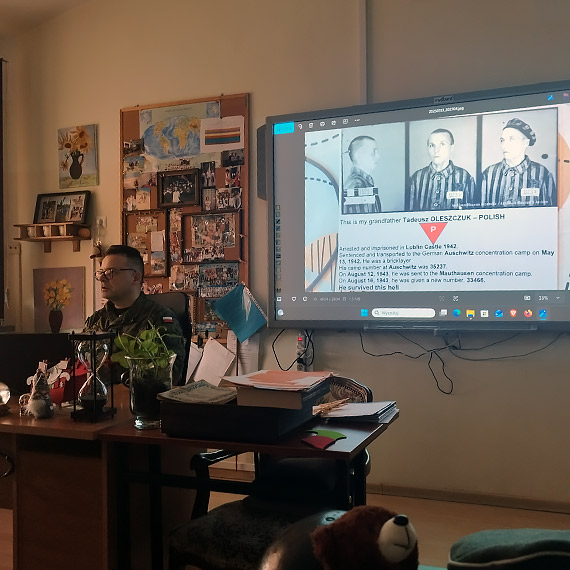 Lekcja pamici w Dziwnowie. Uczniowie spotkali si z potomkiem winia obozw koncentracyjnych