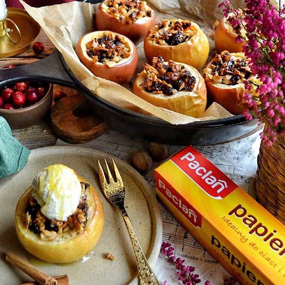 Zapiekane jabłka z miodem i bakaliami – przepis na pyszny zimowy deser