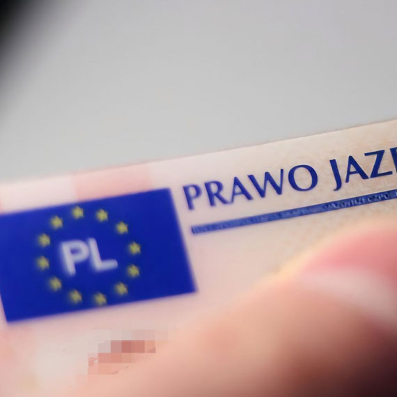 Fałszywe prawo jazdy ujawnione podczas kontroli drogowej w Kamieniu Pomorskim