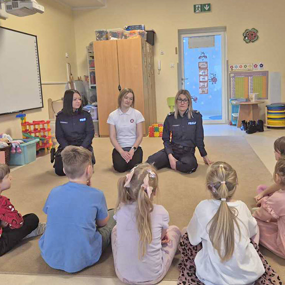 Bezpieczne Ferie- policjantki z Kamienia Pomorskiego ruszyły z działaniami profilaktycznymi