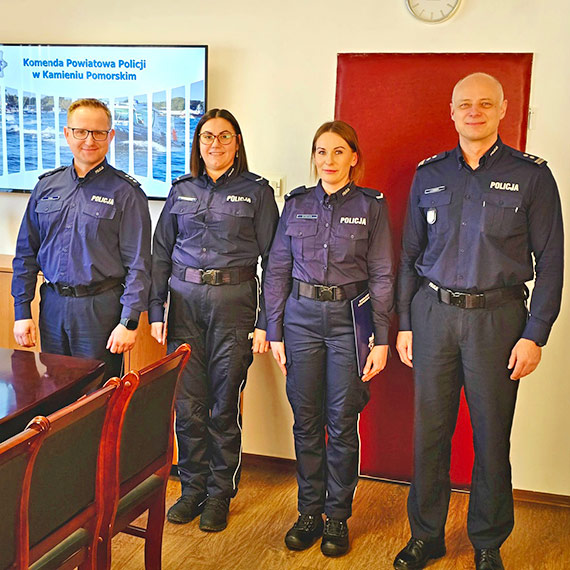 Awanse w kamieńskiej Policji- Komendant wręczył akty mianowania