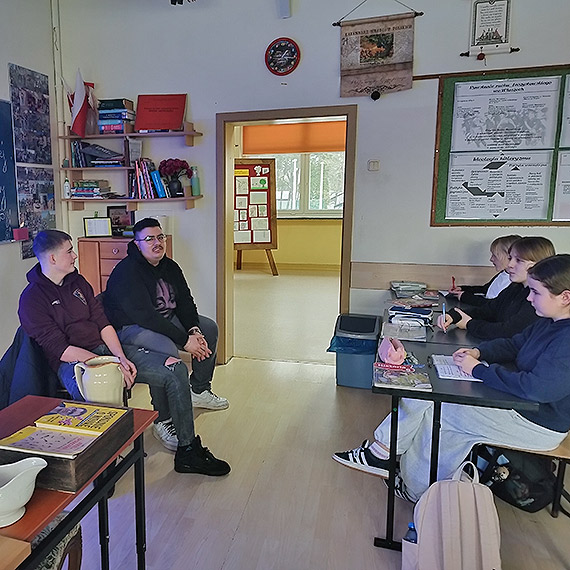 Absolwenci wr�cili do swojej szko�y. Inspiruj�ce spotkanie z m�odszymi kolegami w Dziwnowie