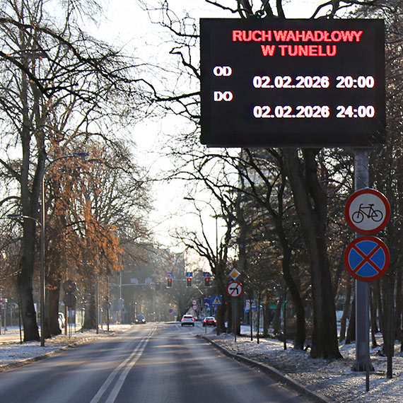 Tunel w �winouj�ciu z ruchem wahad�owym. Pilne prace z powodu przeciek�w i sopli