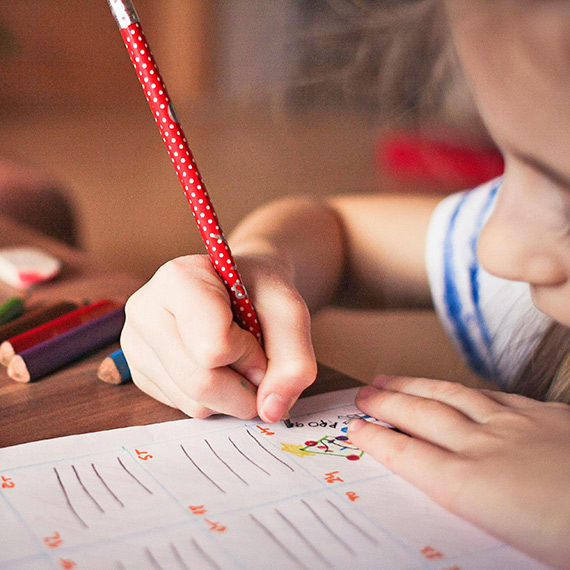 Niż demograficzny uderza w przedszkola. W wielu gminach zaczyna brakować nie miejsc, ale dzieci