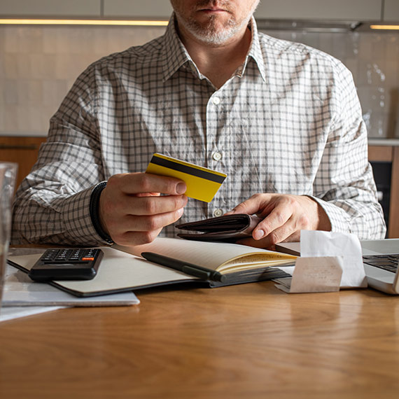 Millenialsi napędzają popyt, a Zetki nie wierzą w technologię elektryczną. Jak wygląda zakup samochodu w 2026?