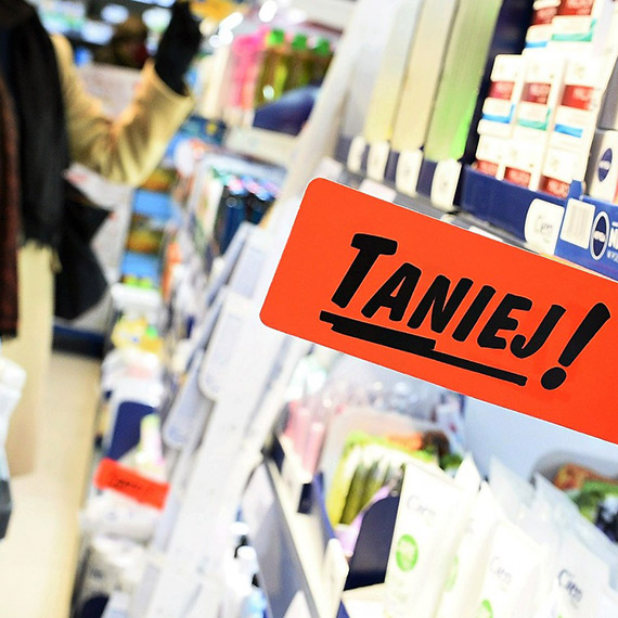 Polakom podoba si� wojna cenowa. Blisko 70 proc. chce jej zaostrzenia, �eby zrobi� ta�sze zakupy na �wi�ta