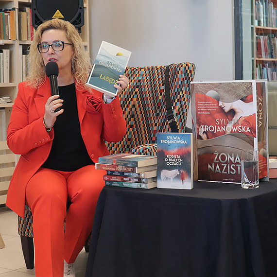 Ma�a torebka, wielkie historie, czyli spotkanie autorskie z Sylwi� Trojanowsk�